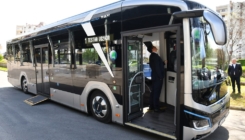 Ulicama Pule od jučer saobraća električni gradski autobus