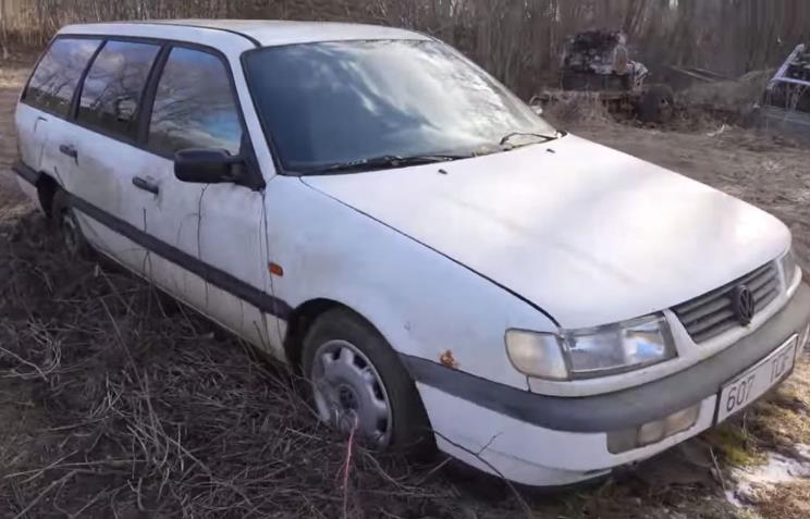 Pokušao da upali stari Passat koji je osam godina stajao na livadi