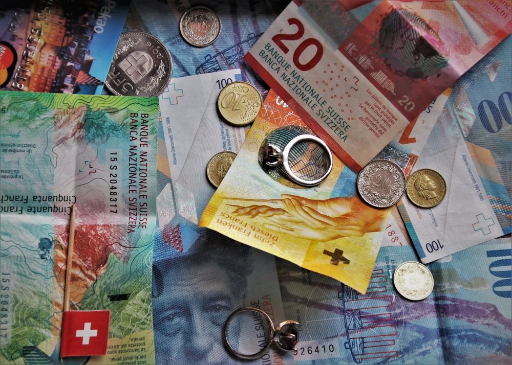 Francuski sud kaznio švicarsku banku za utaju poreza