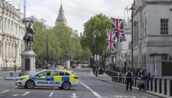 Automobil se zabio u ogradu rezidencije britanskog premijera u Downing Streetu