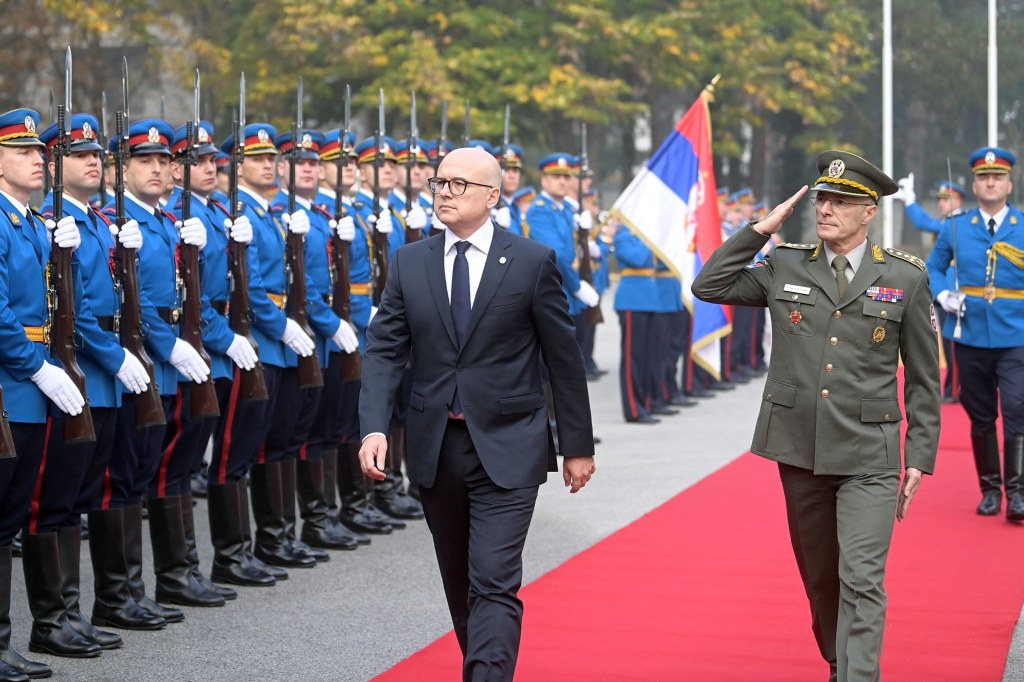 Vučević najavio da će do 14 sati biti potpuno raspoređene formacije vojske duž granice s Kosovom