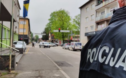 Pokušaj femicida u bh. gradu, muškarac supruzi nanio povrede nožem u predjelu vrata