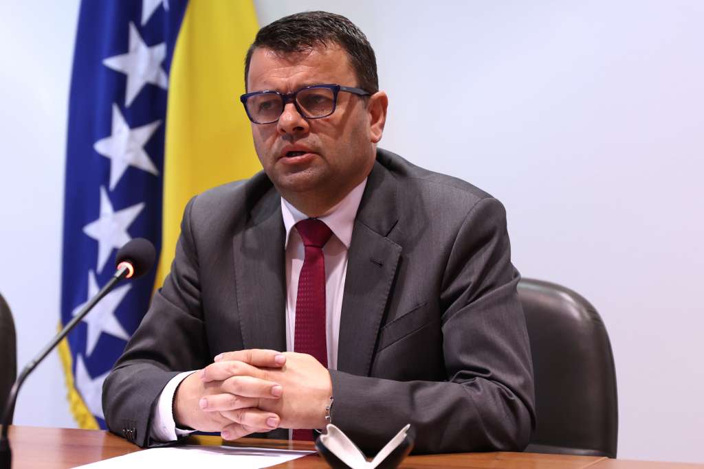 Hurtić osudio napad u Bratuncu: Apelujem da se u povratničkim sredinama u RS-u narednih dana povećaju mjere sigurnosti