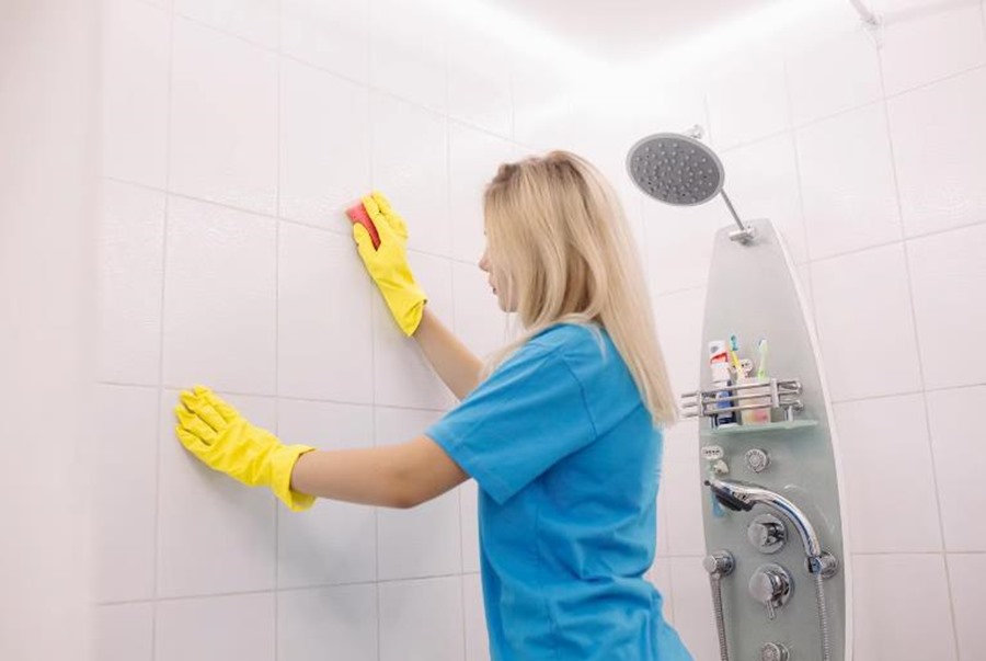 Da kupatilo zablista u roku od nekoliko minuta: Najbolja prirodna sredstva za čišćenje
