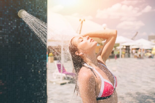 U Hrvatskoj na plažama uvode naplatu tuširanja: "Razlog isključivo smanjenje potrošnje vode"