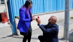 Neobična prosidba: Turčin ispred birališta u Ankari zaprosio djevojku