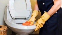 Evo kako da vam WC školjka bude savršeno blistava pomoću trika s plastičnom bocom