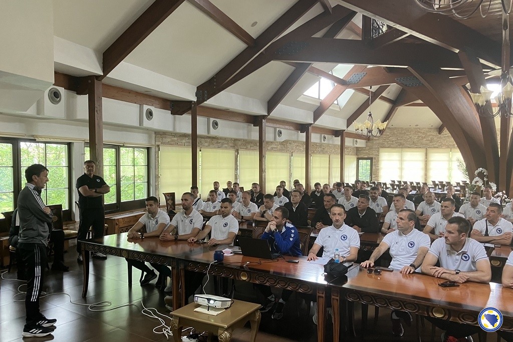 Sudije Premijer lige BiH se upoznale sa osnovnim principima i načelima VAR-a