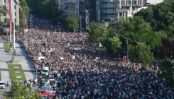 Veliki broj ljudi na petom okupljanju protiv Vučića, obratili se Bojković, Kesić, Ivanović, Bjelogrlić…