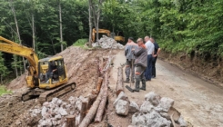 U Tuzli aktivirano klizište: Ugrožen lokalni put u Fočanskoj ulici