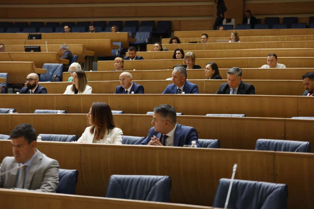 Neobična situacija u Parlamentu BiH: Svi zastupnici podržali hitnu proceduru Zakona o PDV-u
