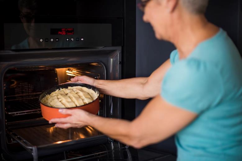 Stručnjakinja otkriva: Da li stvarno trebamo prethodno zagrijati rernu?