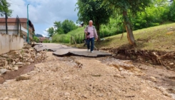 U Teočaku strahuju od pojave klizišta, bujične vode prouzročile milionske štete na putevima