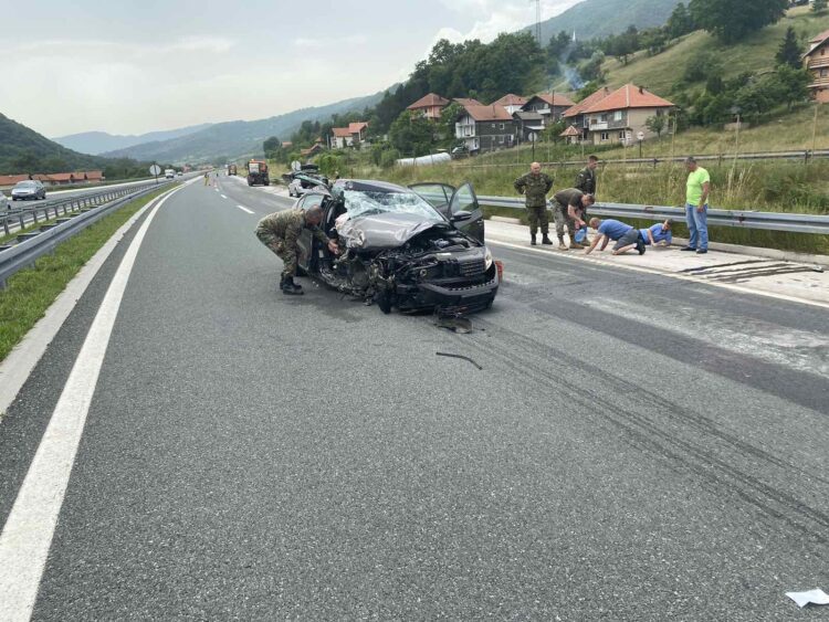 Epilog nesreće kod Kaknja: Majka preminula, otac i djeca teško povrijeđeni