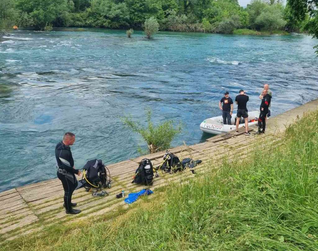 Potraga za nestalim učenikom koji je skočio u Unu još traje