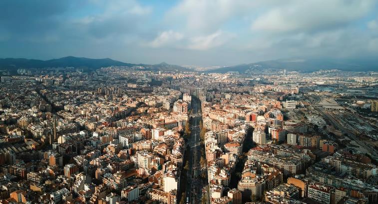 Zbog toplinskih udara ovaj grad farbat će krovove u bijelo