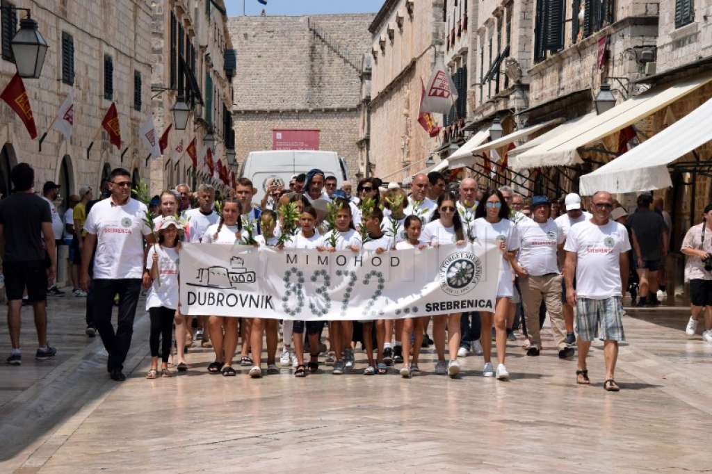 U povodu 28. godišnjice srebreničkog genocida: U Dubrovniku održan Mimohod sjećanja