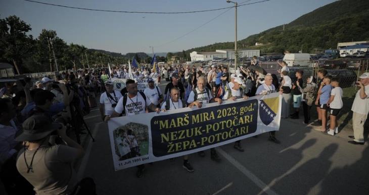 Hiljade učesnika "Marša mira" stiglo u Potočare: Trodnevnim pješačenjem odali počast žrtvama genocida