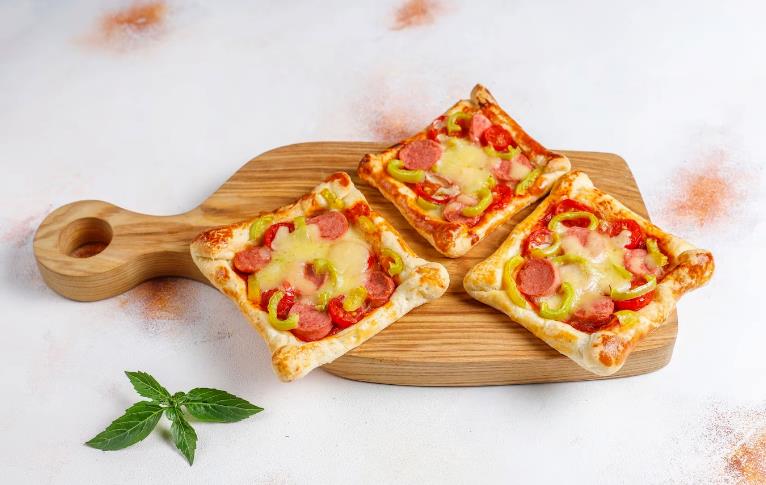 Šta kuhati danas? Mini pizze za brzinski ručak