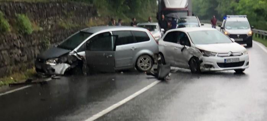 Teška nesreća kod Zenice: Dijete prevezeno u bolnicu, saobraćaj obustavljen