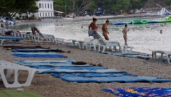 U Crnoj Gori kazne do 7.000 eura za one koji ostavljaju peškire na plaži