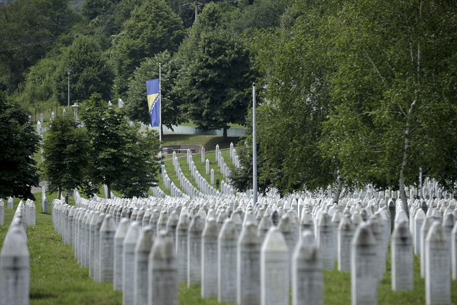 Borell i Várhelyi o Srebrenici: Evropa se sjeća svoje odgovornosti i neuspjeha da pruži zaštitu