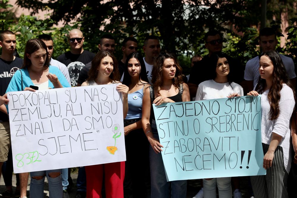 Studenti sa Kriminalistike protestuju u Sarajevu: 'Srebrenicu zaboraviti nećemo'