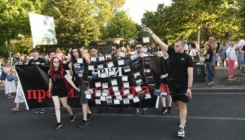 Mladi poslali moćnu poruku sa novih protesta u Srbiji: "Botovska mreža" ispred Skupštine