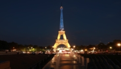 Pariz: Eiffelov toranj u bojama ukrajinske zastave