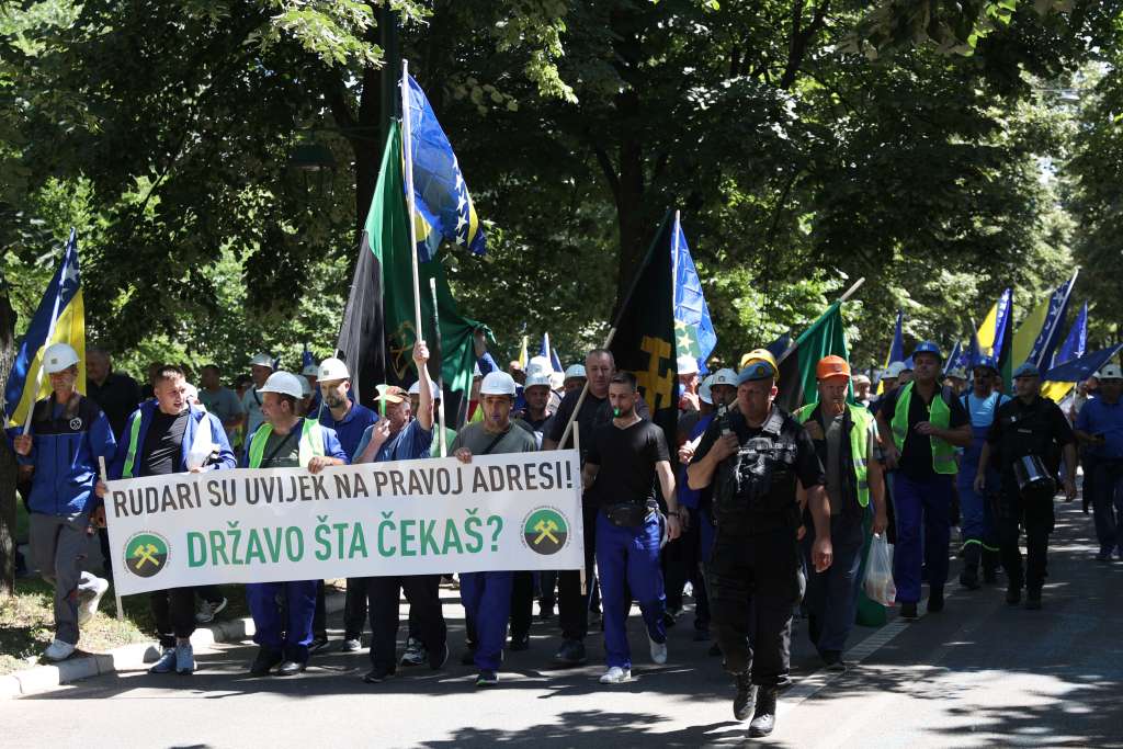 Niko im se nije obratio: Rudari proteste u Sarajevu završili uz “Šehidski rastanak”