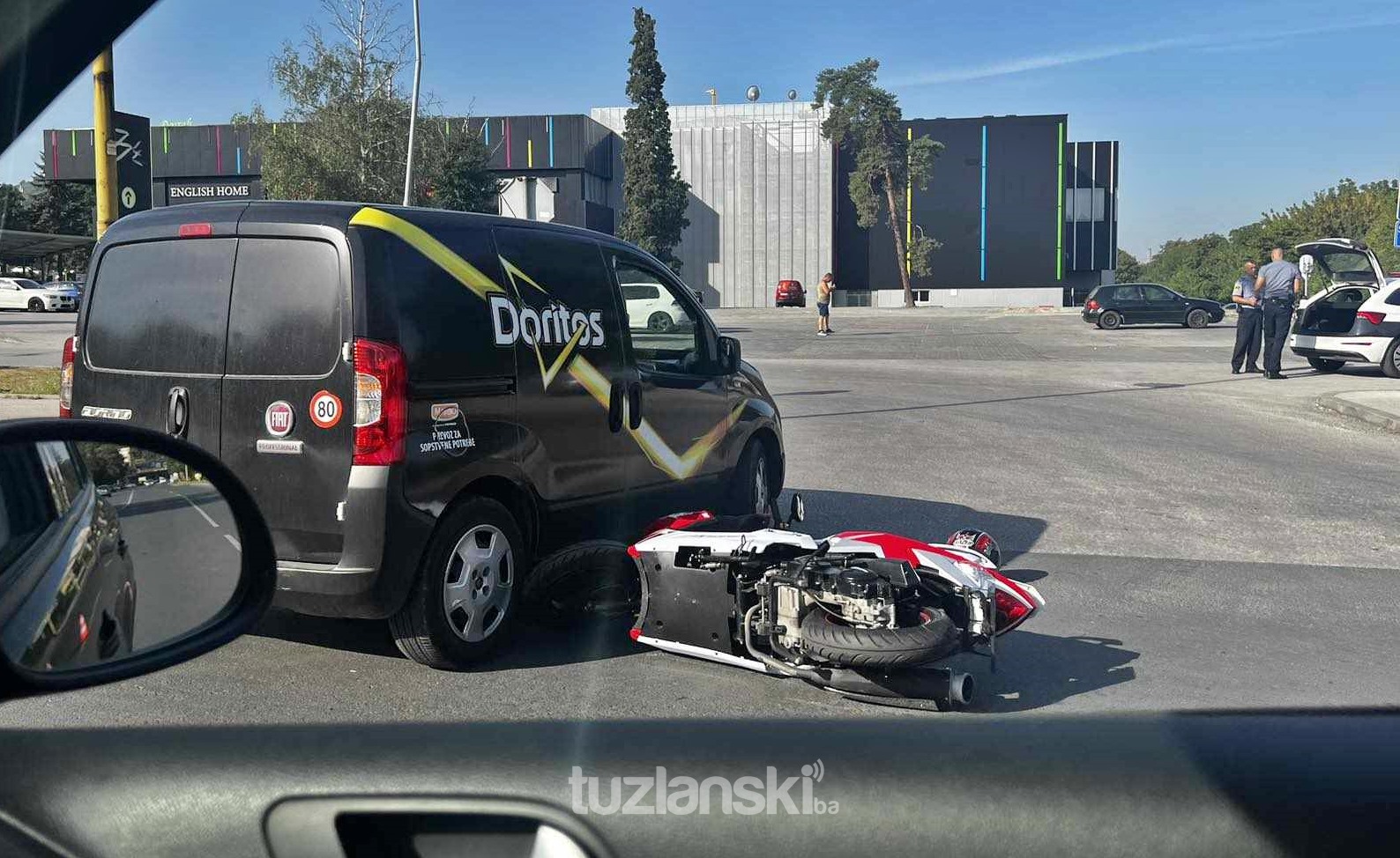 U nesreći kod BCC-a učestvovali automobil i motocikl, jedna osoba povrijeđena