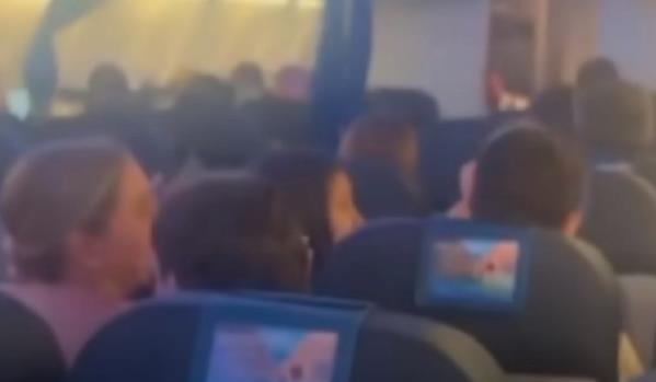 Avion u Španiji letio kroz snažnu oluju: Putnici vrištali i plakali