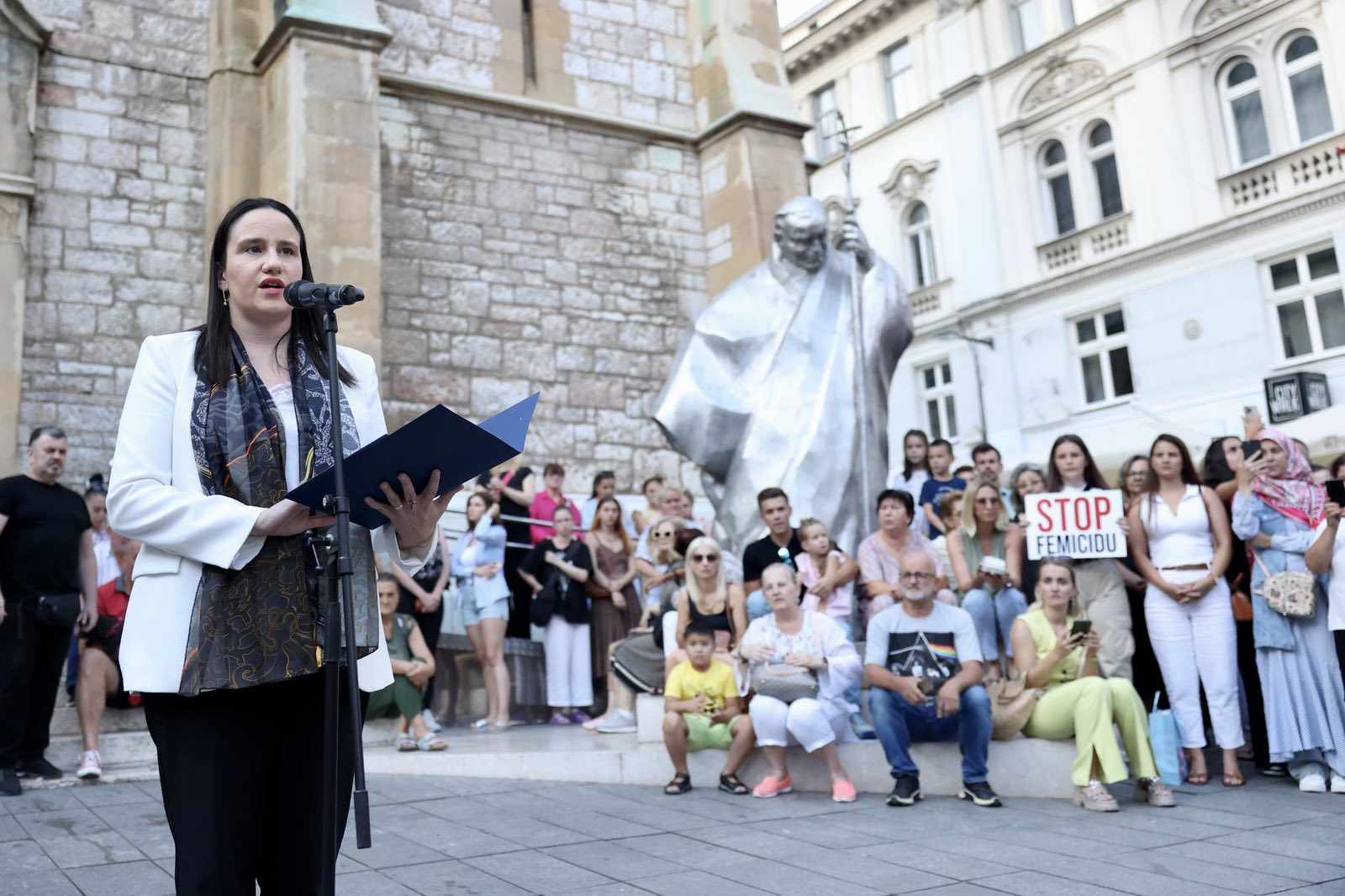 Ovo je 16 zahtjeva koje je Benjamina Karića objavila na protestima u Sarajevu