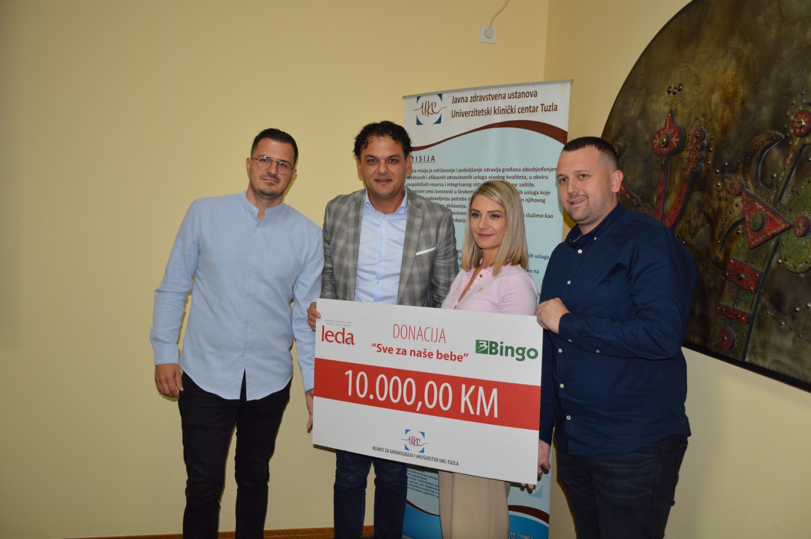 Porodilištu UKC Tuzla uručena donacija od 10.000 KM