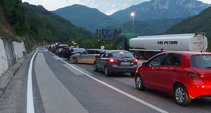 Očekuje se pojačan promet vozila na većini puteva kao i na graničnim prelazima