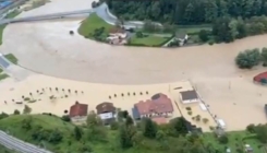 Slovenija: Rijeka Mura probila nasip, evakuisano 500 osoba