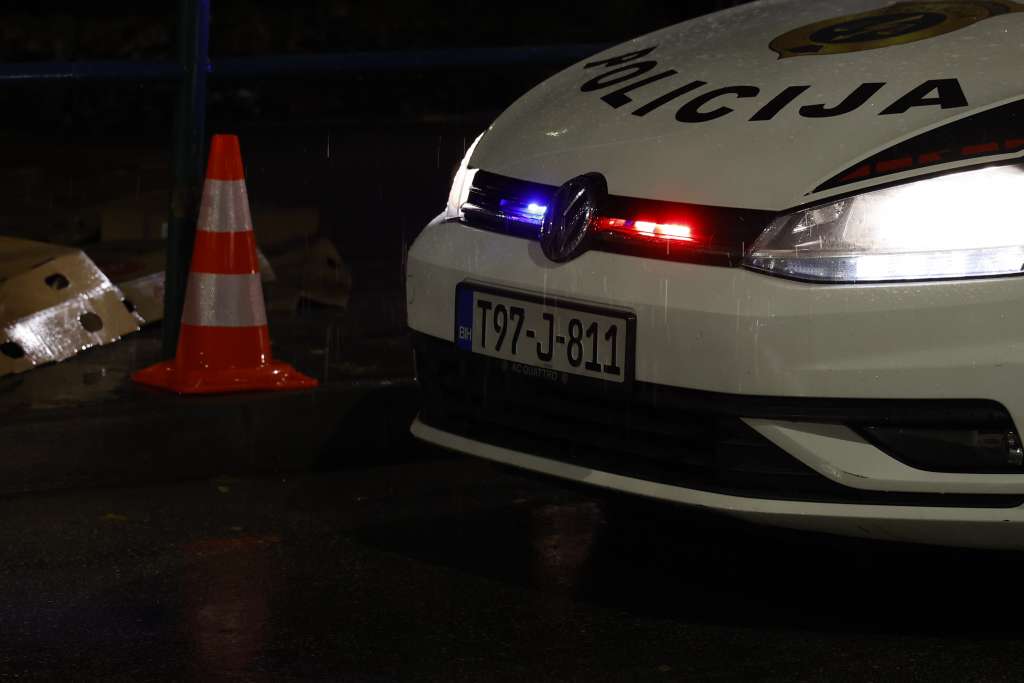 Tragedija na bh. cestama: Stijena se obrušila na kamion, poginuo vozač