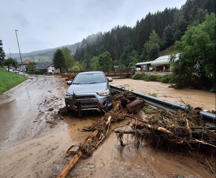 Poplave u Sloveniji: Muškarac stradao prilikom izvođenja radova, nađen u jami