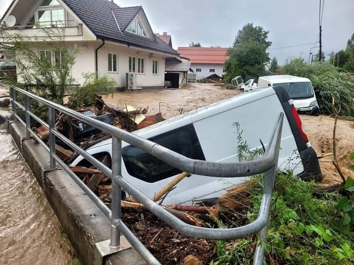 U Sloveniji najavljuju nove poplave, policija izvijestila o nekoliko smrtnih slučajeva