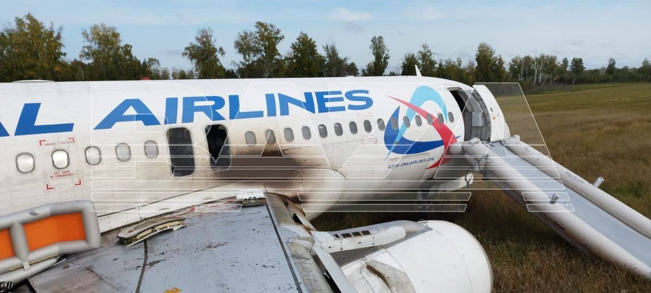 Putnički avion sa 165 putnika prinudno sletio u polje