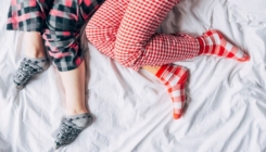 Spavate li s čarapama ili bosi? Stručnjaci otkrili šta je zdravije