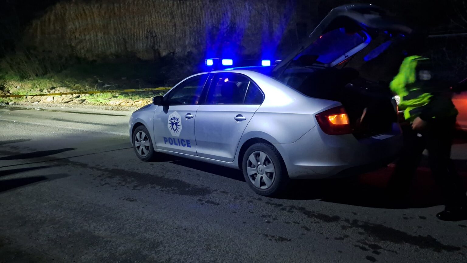 Oglasila se Kosovska policija: Kamionima blokirali put pa otvorili vatru na službenike