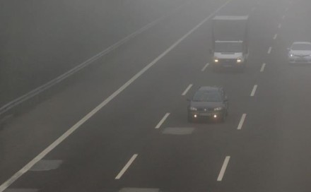 Usporen saobraćaj zbog magle i sanacionih radova na pojedinim dionicama: Mogući i odroni zemlje