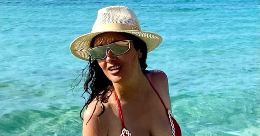 Salma Hayek u kupaćem kostimu proslavila 57. rođedan: "Hvala ti što se nisi operisala"