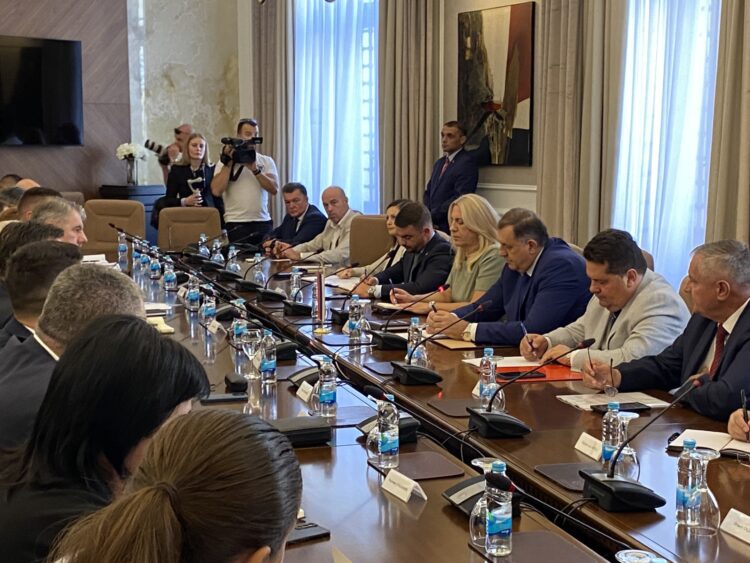 Počeo sastanak u Palati RS: Advokat Milorada Dodika najavljuje prigovore na optužnicu