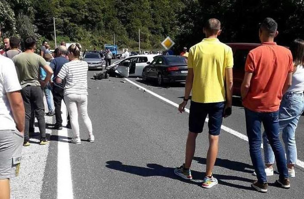 Saobraćajna nesreća kod Semizovca: Obustavljen saobraćaj