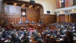 Burno u Srbiji: Opozicija blokira rad Skupštine i traži izbore do kraja godine