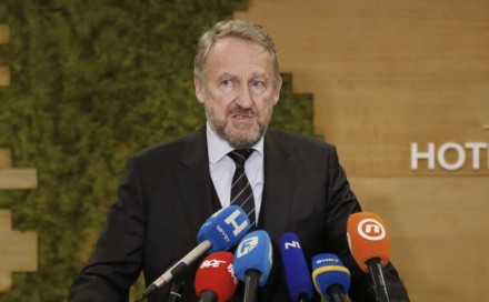 Izetbegović prozvao Konakovića: Bahata, nekompetentna izdajica sklona izdajama