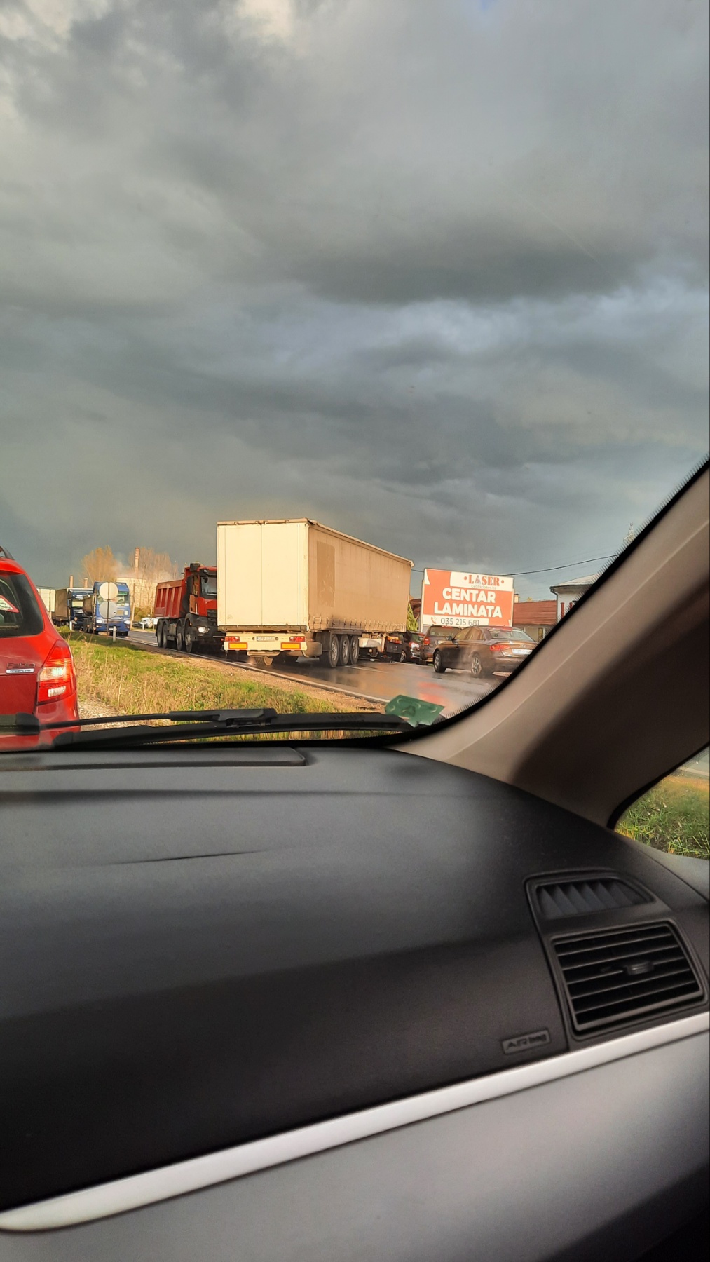 Zbog kamiona u kvaru otežan saobraćaj na putu Tuzla - Lukavac