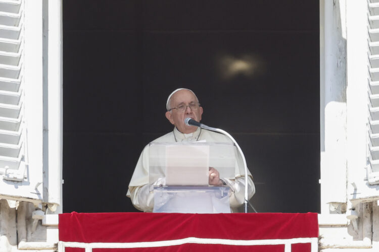 Papa Franjo otkazao sve termine u ponedjeljak: Vatikan tvrdi se "potpuno oporavlja"